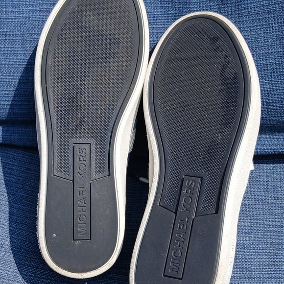 Michael Kors Blue flat blue s-6 sneakers never used - Picture 3 of 3